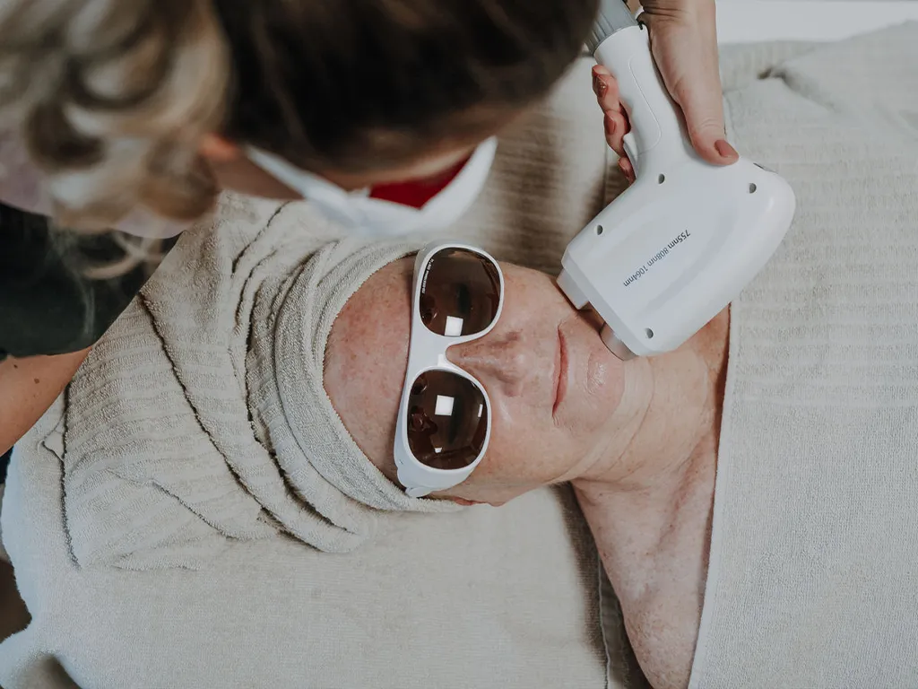 apparative_behandlung_frau_hautliebe