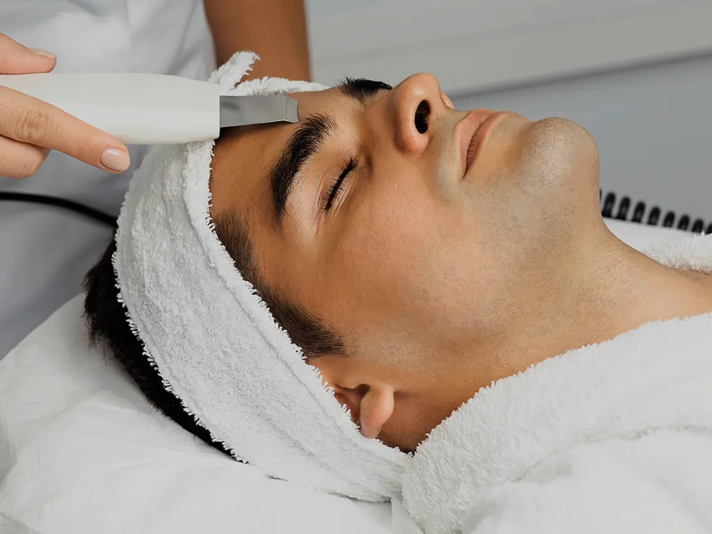 apparative_behandlung_mann-Gesicht_hautliebe